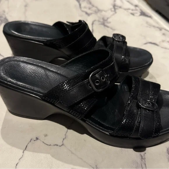 Dansko Black Sophie Versatile Leather Sandals - Picture 3 of 3